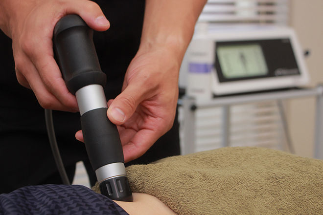 欧州などの世界65カ国で使用されている拡散型圧力波マシンを使って、体の内側にもアプローチ。手技と併用して使用することで相乗効果が期待できます